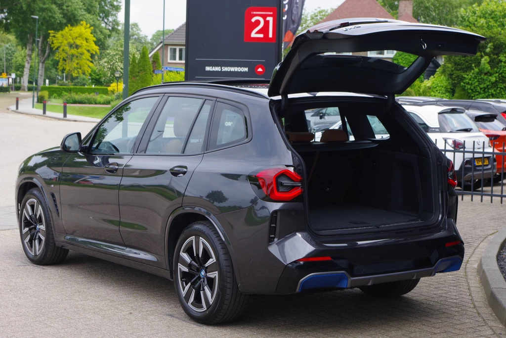 BMW iX3 – foto 4