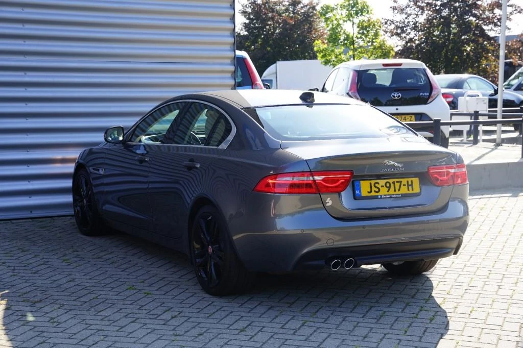 Jaguar XE – foto 2