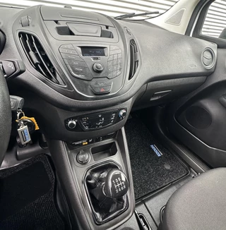 Ford Transit Courier – thumbnail 11