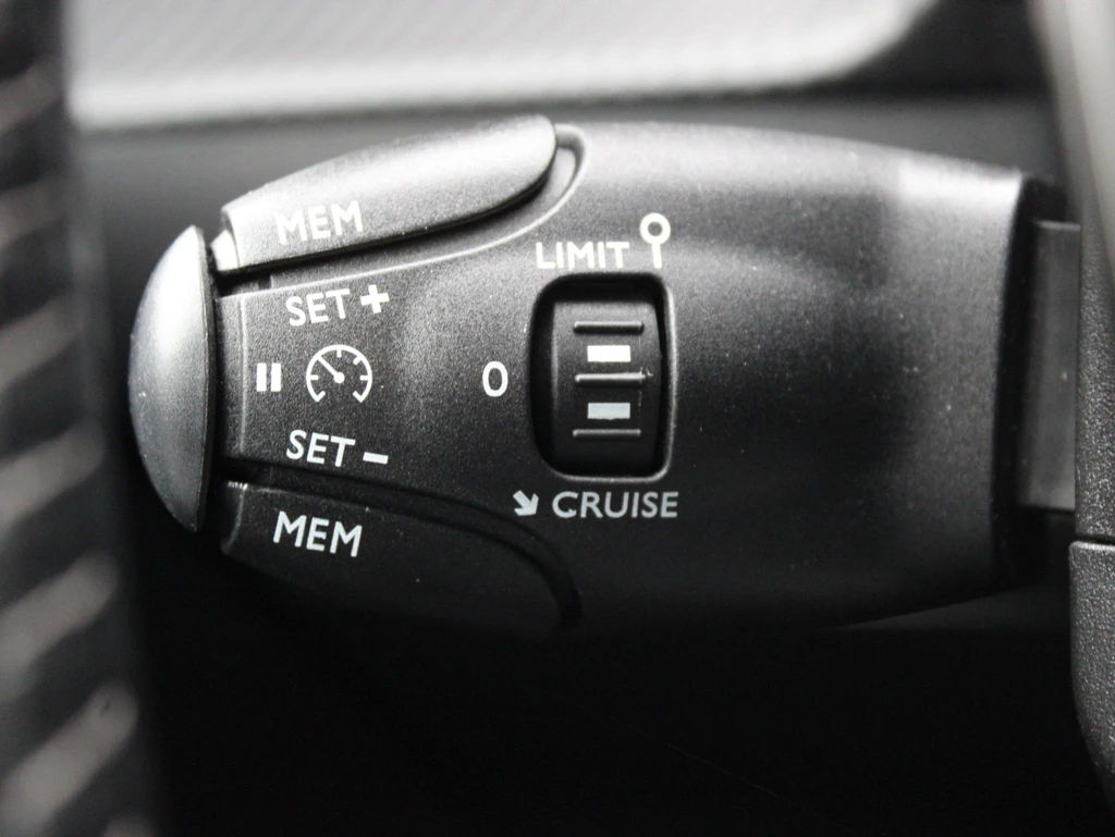 Peugeot e-208 – foto 23
