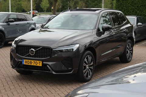Volvo XC60 2.0 T6 Plug-in hybrid AWD Ultimate Black Edition R-Design / SoH 96,4% / Panoramadak / 360Camera / Leder / Harman Kardon / Keyless / 19'' / Sfeerverlichting / Stoel+Stuurverwarming / Dodehoek / DAB / ACC