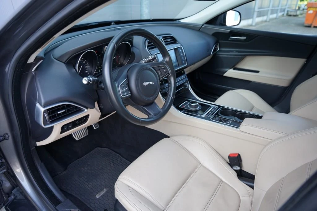 Jaguar XE – foto 13