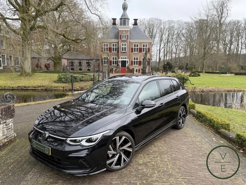 Volkswagen Golf Variant 1.5 eTSI R-Line | Pano | IQ-Light | Camera | Adaptive | CarPlay |