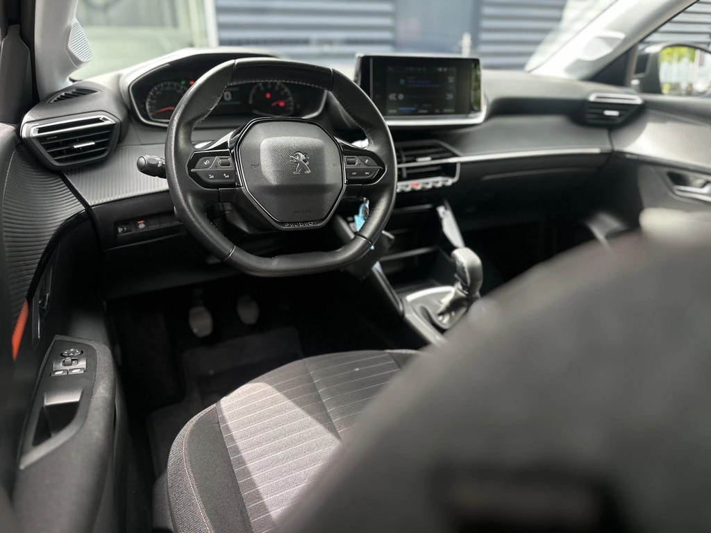 Peugeot 208 – foto 12