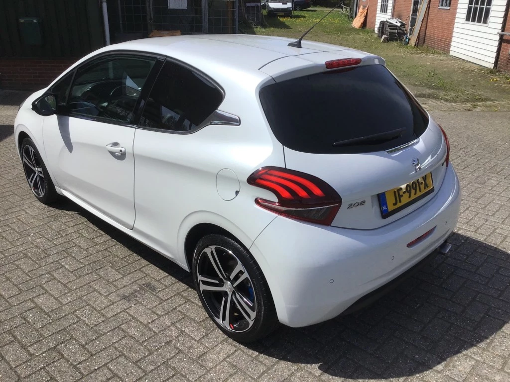Peugeot 208 – foto 2