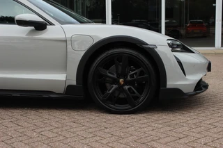 Porsche Taycan – thumbnail 17