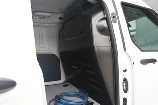 Ford E-Transit Courier – thumbnail 14