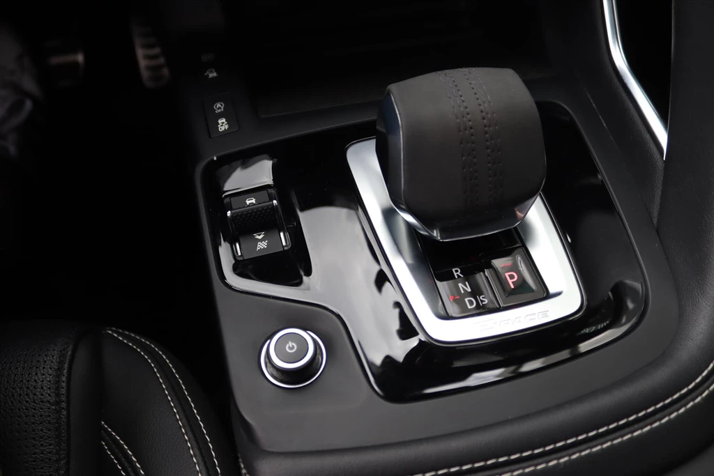 Jaguar E-PACE – foto 35
