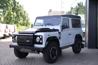 Land Rover Defender – thumbnail 1