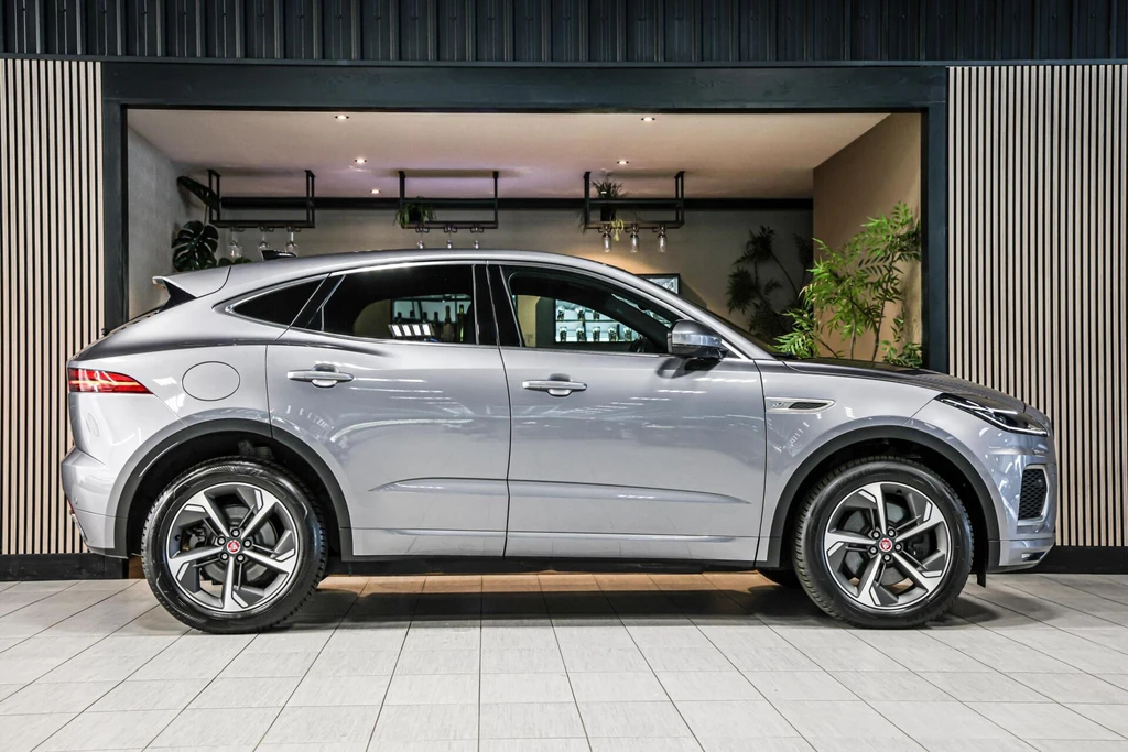 Jaguar E-PACE – foto 8