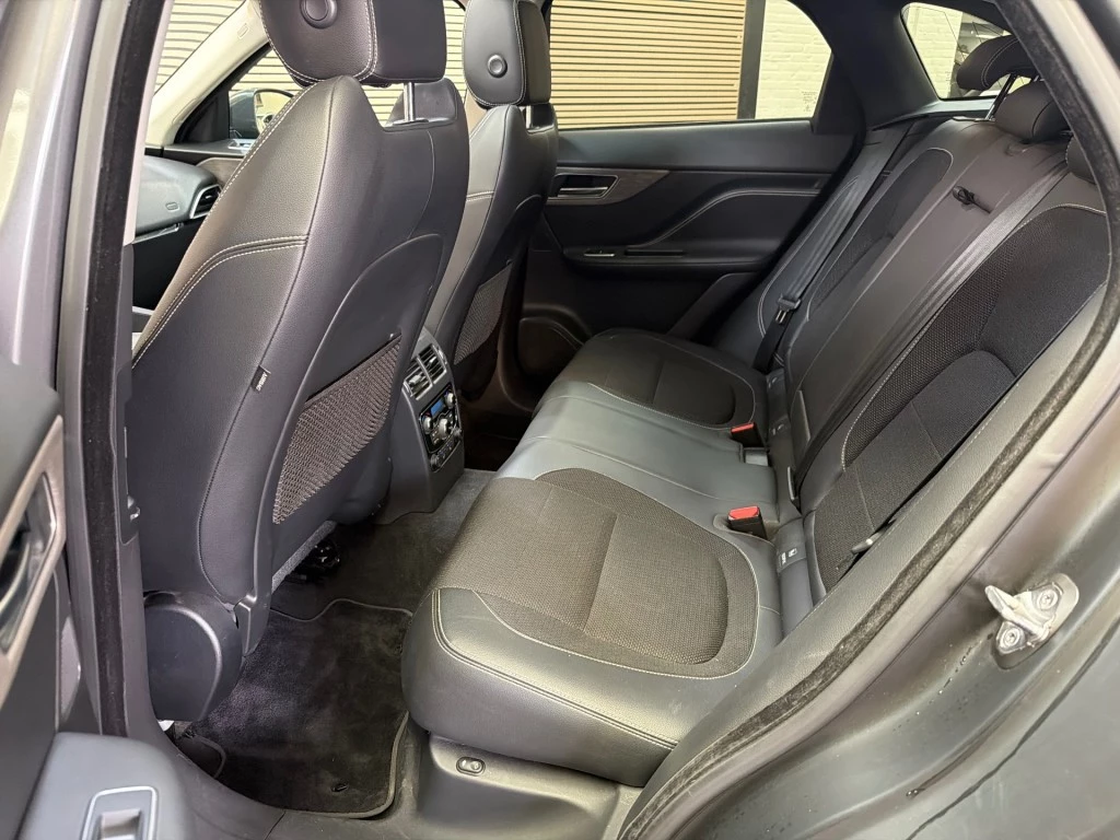 Jaguar F-PACE – foto 17