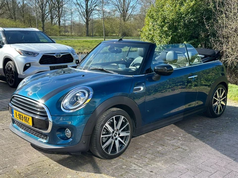 Mini Mini Cabrio 1.5 Cooper Sidewalk Edition Camera | Lederen Bekleding | Navigatie | Harman Kardon | 52.000 Km | Automaat | Full Options.