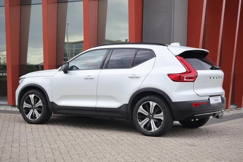 Volvo XC40 T5 Recharge Plus Dark | Stoelverwarming | Trekhaak | Parkeercamera | Leder | H/K | Pilot Assist | BLIS | Keyless