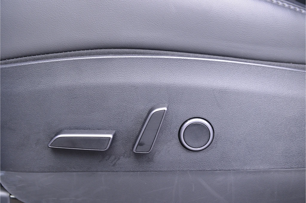 Tesla Model Y – foto 8