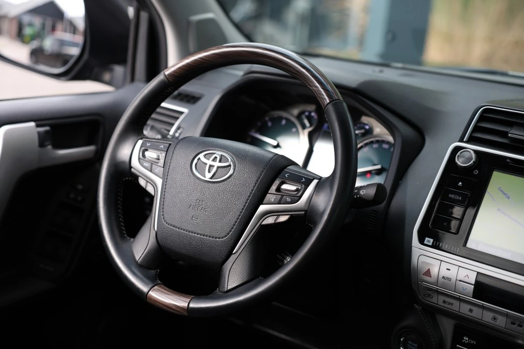 Toyota Land Cruiser – foto 11