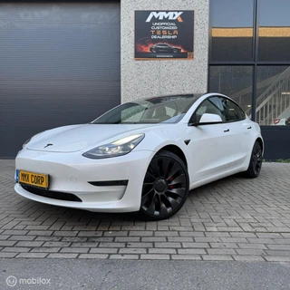 Tesla Model 3 – thumbnail 1