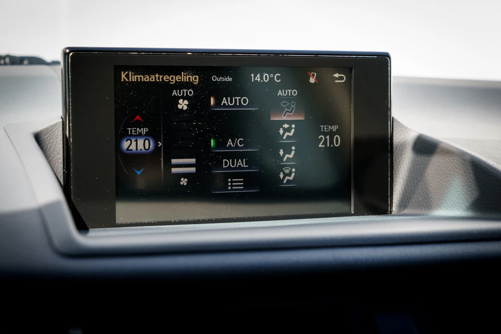 Lexus CT – foto 38