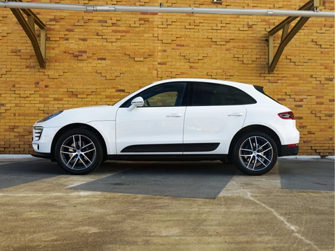 Porsche Macan 2.0 T Sport Chrono l Luchtvering l Bose l CarPlay l Pano l Camera