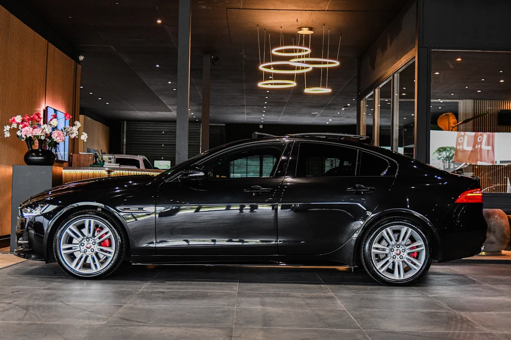 Jaguar XE – foto 4