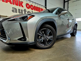 Lexus UX – thumbnail 2