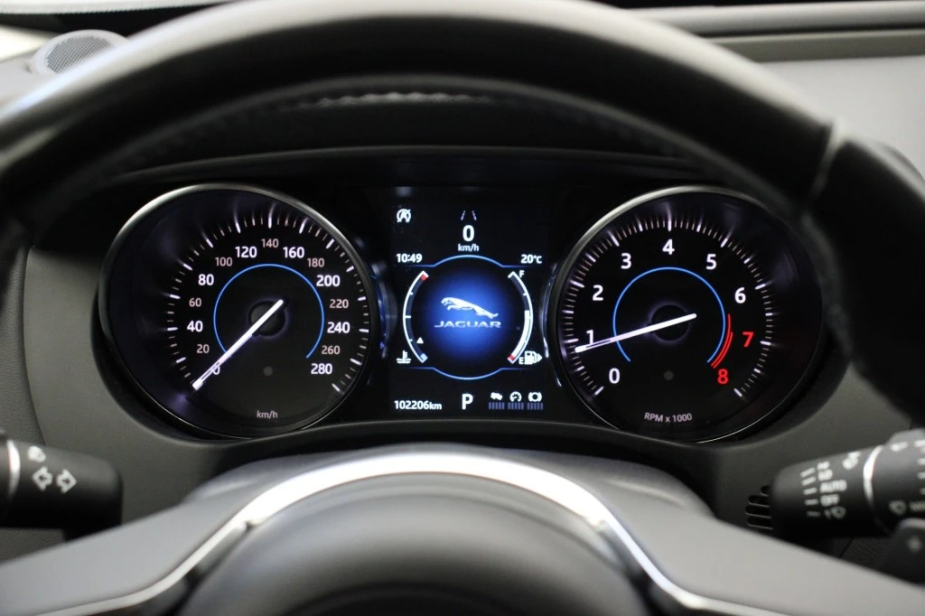 Jaguar XE – foto 23