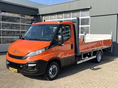Iveco Daily 35C14 2.3 375 Laadklep 500kg Trekhaak 3500kg trekgewicht Airco 2-Persoons Open laadbak Pick-up P-up Bakwagen Telefoonverbinding 1e eigenaar Euro 6 Bpm vrij !!!