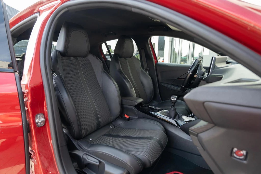 Peugeot 208 – foto 11