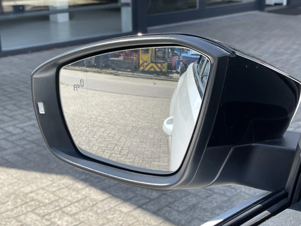Volkswagen T-Roc – foto 12