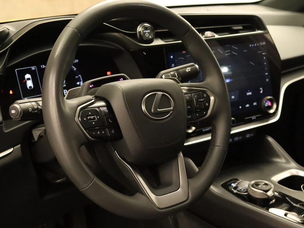 Lexus RZ – foto 11