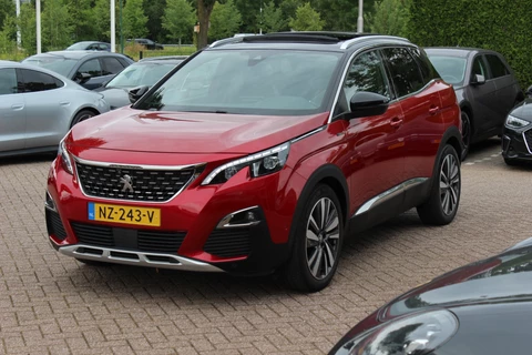 Peugeot 3008 1.2 PureTech GT Line / Distr.riem VV / Trekhaak / Panoramadak / Camera / Keyless / Leder / 19'' / CarPlay / Stoelverwarming / DAB / Cruise Control