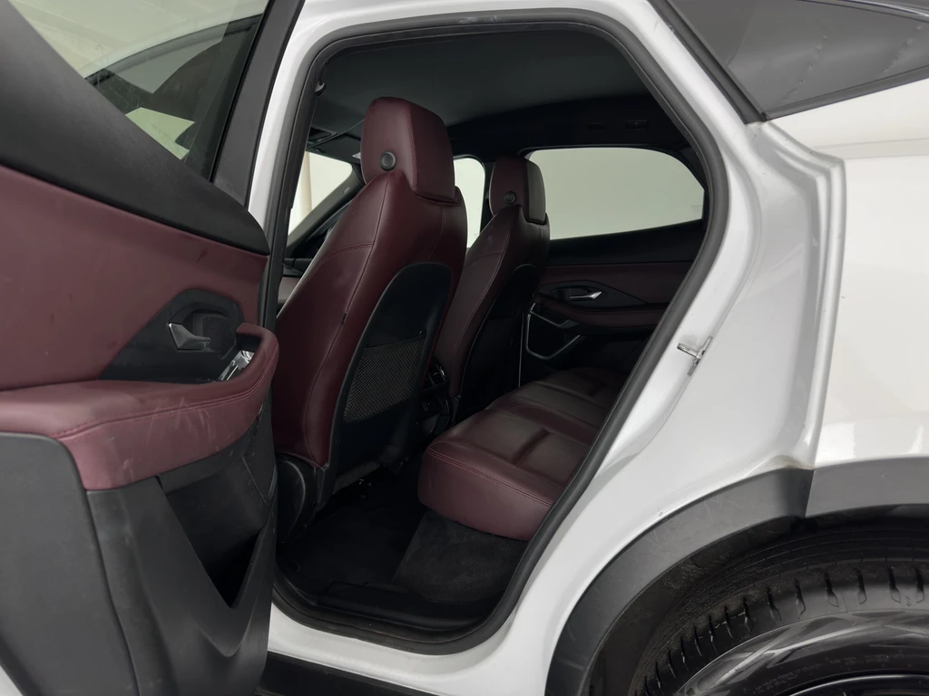 Jaguar E-PACE – foto 11