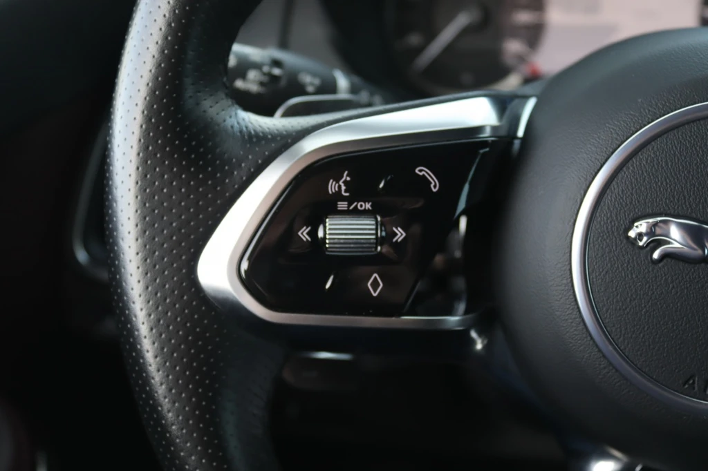 Jaguar E-PACE – foto 38