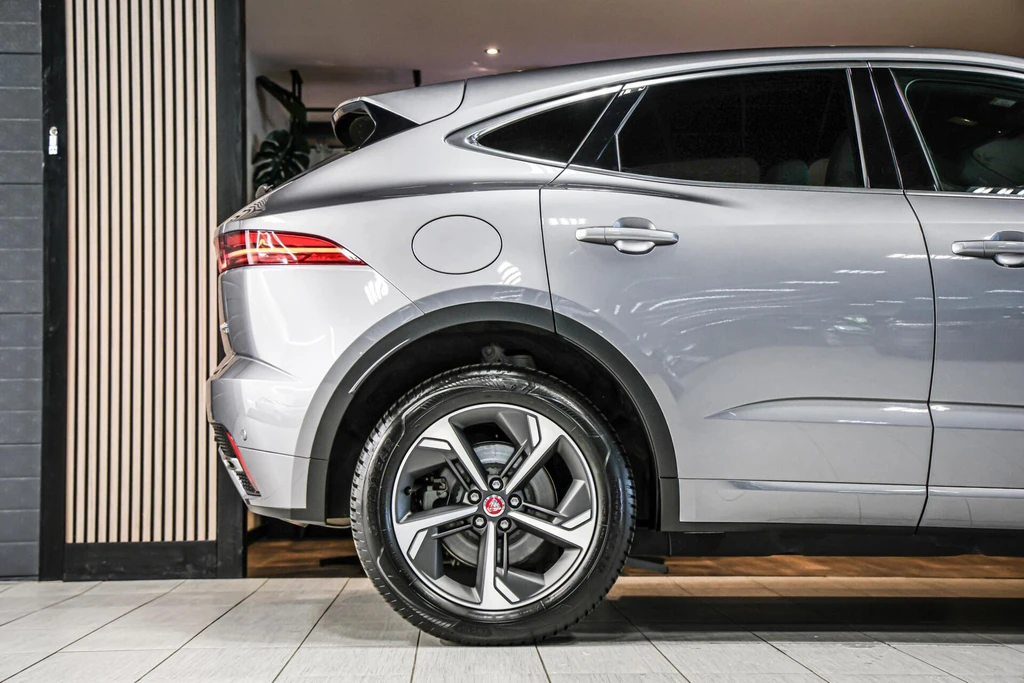 Jaguar E-PACE – foto 15