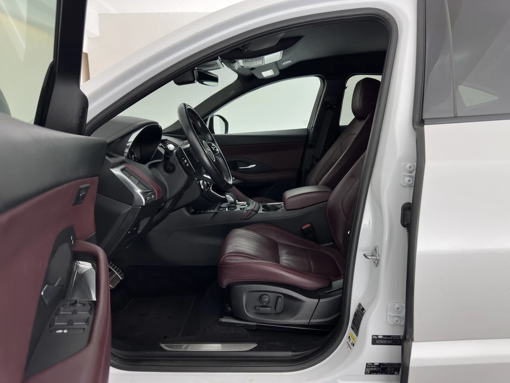 Jaguar E-PACE – foto 10