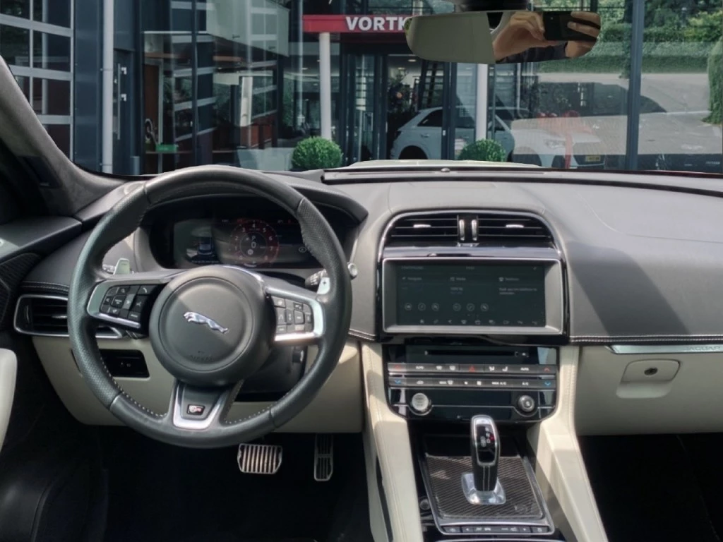 Jaguar F-PACE – foto 16