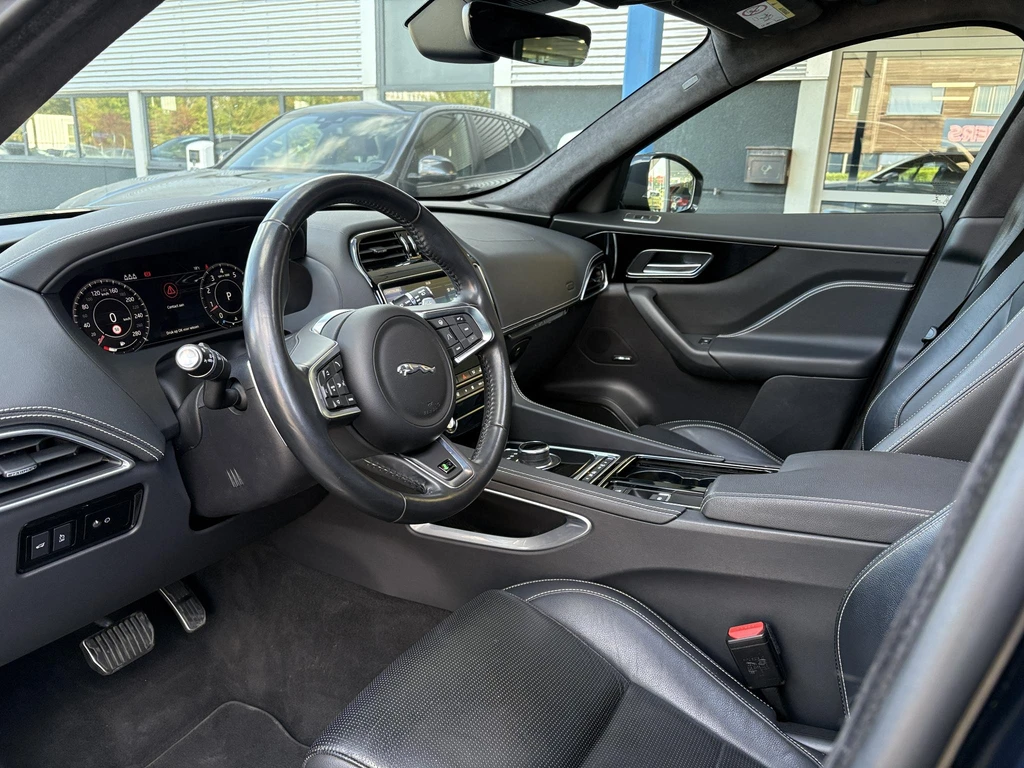 Jaguar F-PACE – foto 18