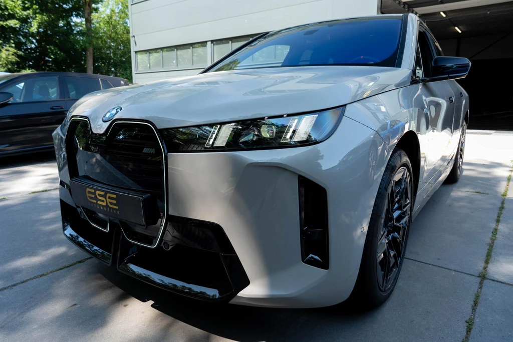 BMW iX – foto 2