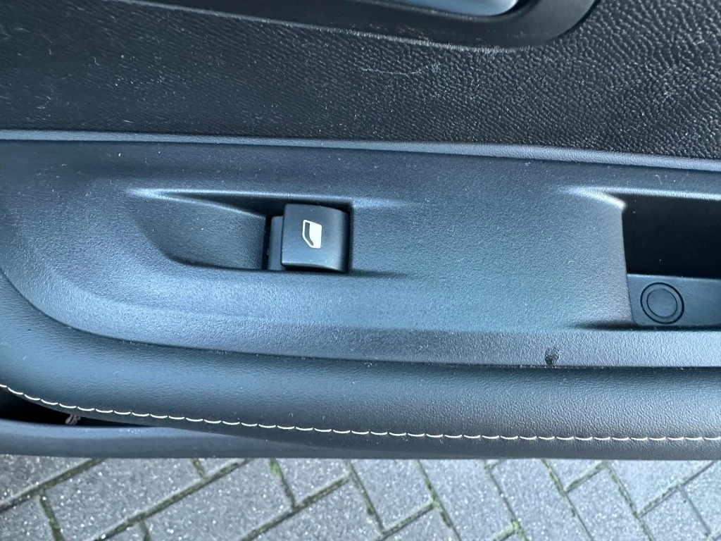 Peugeot 208 – foto 12