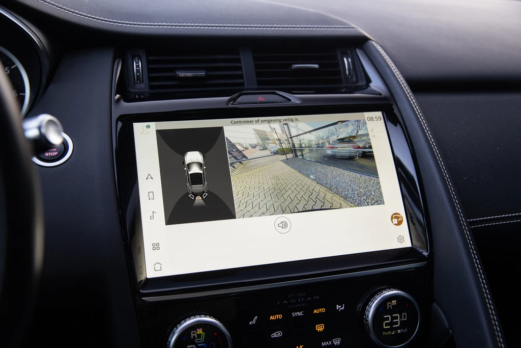 Jaguar E-PACE – foto 16