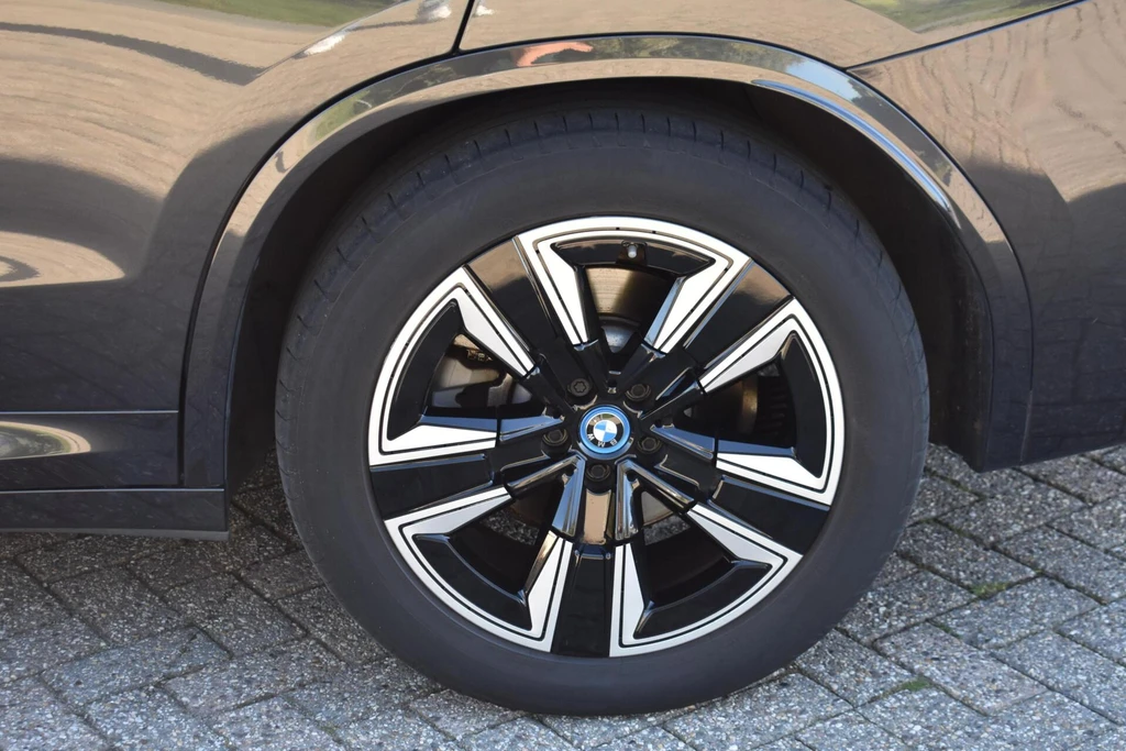 BMW iX3 – foto 6