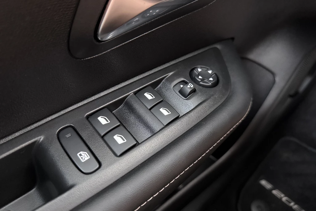 Peugeot e-208 – foto 17