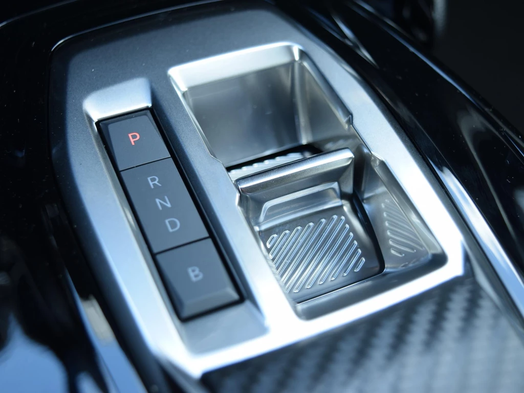 Peugeot e-208 – foto 15