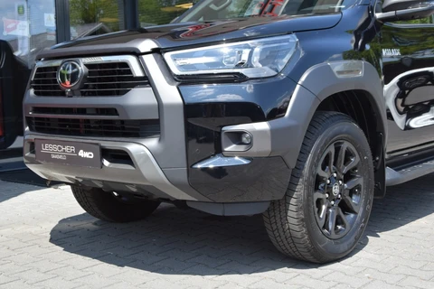 Toyota Hilux 2.8 D-4D DUBBEL CABIN 48V HYBRIDE INVINCIBLE A/T 4WD 2 ZITS VAN ( INCL. BPM GRIJS KENTEKEN )