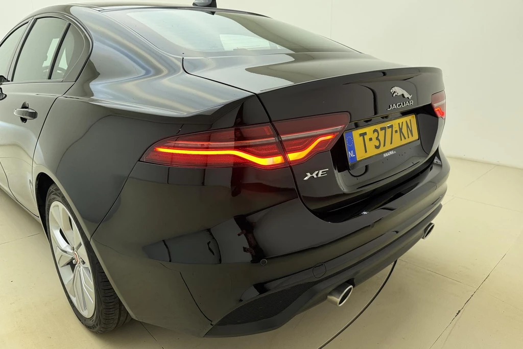 Jaguar XE – foto 5