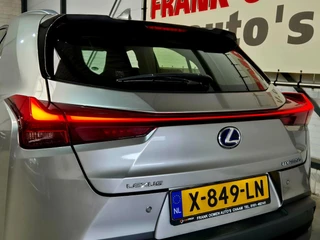 Lexus UX – thumbnail 18