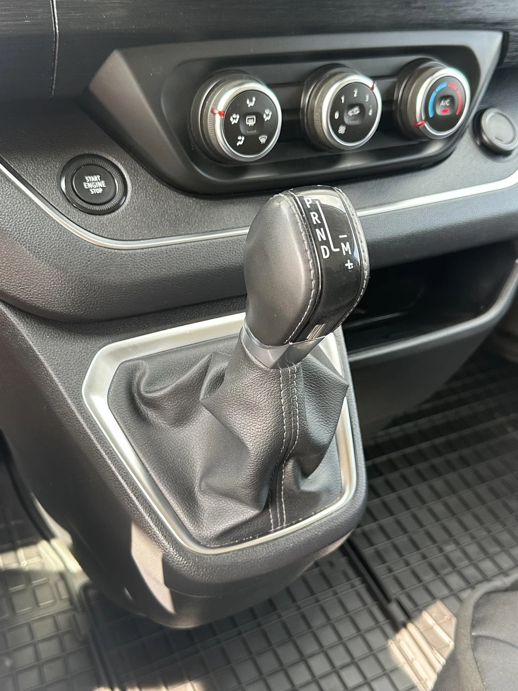 Renault Trafic – foto 12