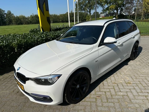BMW 3 Serie Touring 318i Aut8 Sport Keyless/Leder/Navi