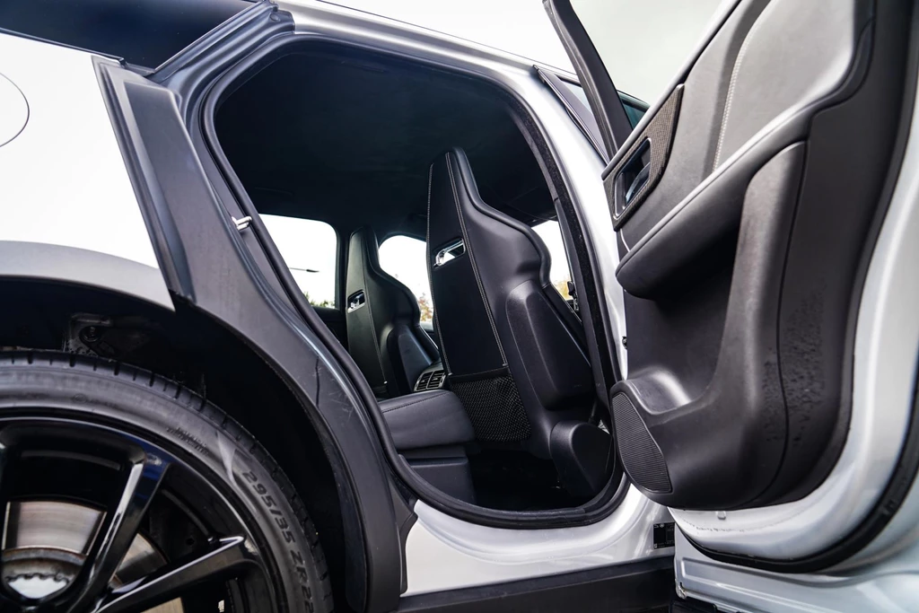 Jaguar F-PACE – foto 32