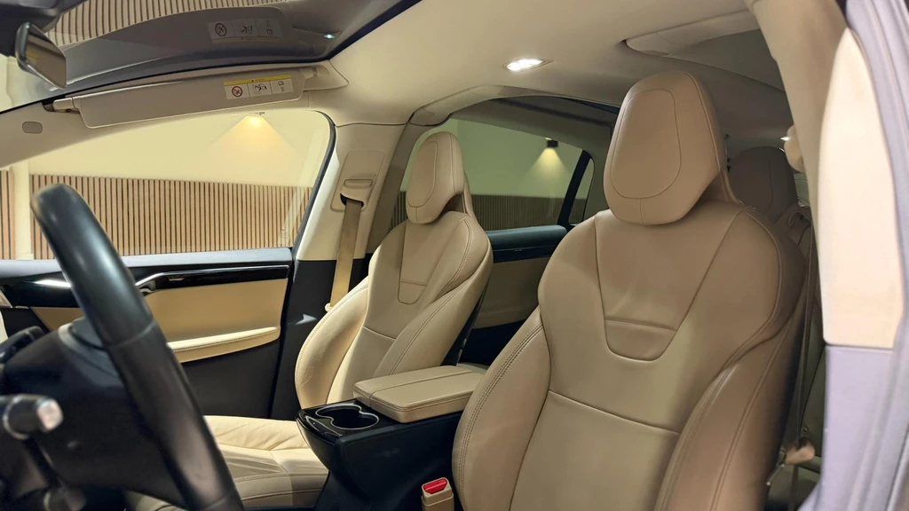 Tesla Model X – foto 17