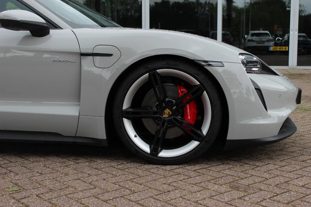 Porsche Taycan – foto 18